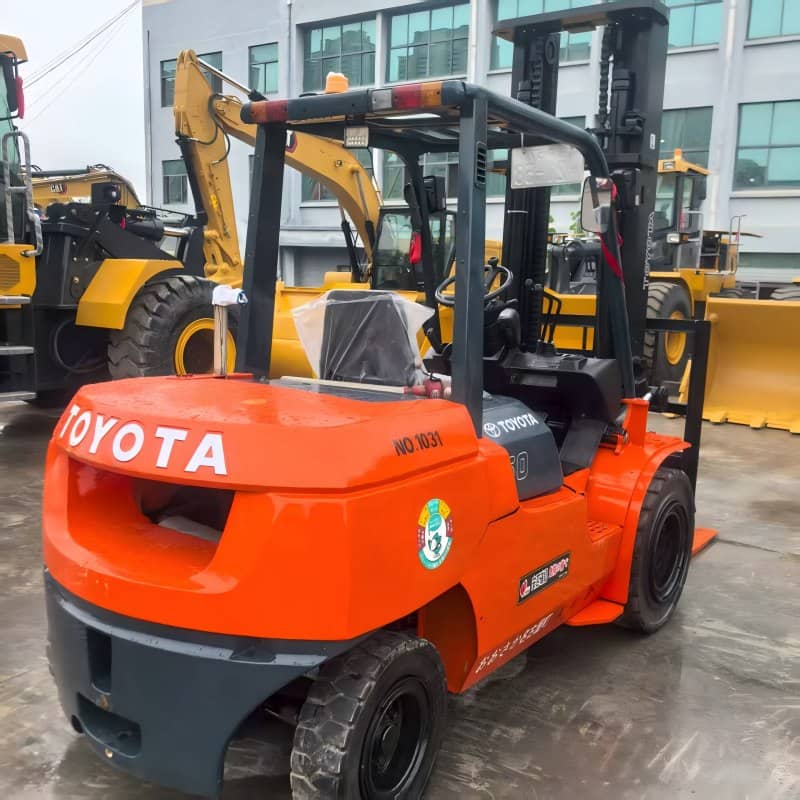 Toyota 3-Ton Forklift